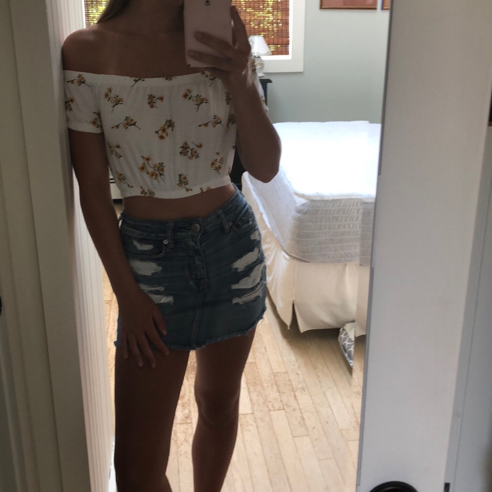 💛2/$15💛NWT Off the Shoulder Sunflower Shirt